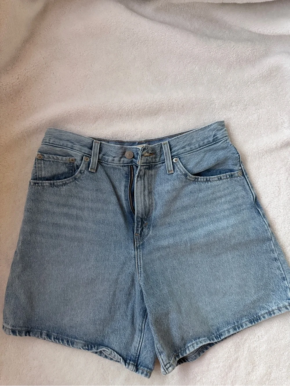 Levi’s high rise baggy women’s shorts